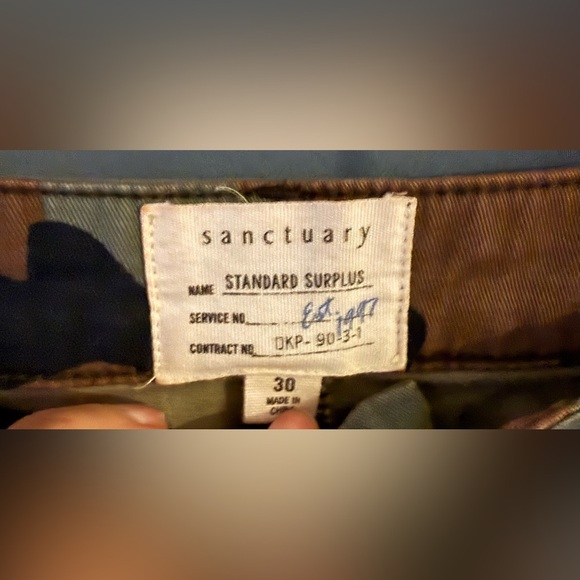 Sanctuary Camo Surplus Pants – Size 30
✨ Super Soft & Stylish ✨ - Picture 2 of 3
